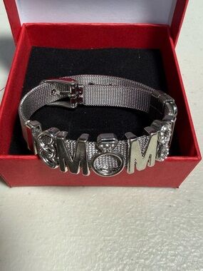Silver 'MOM' Letter Mesh Bracelet